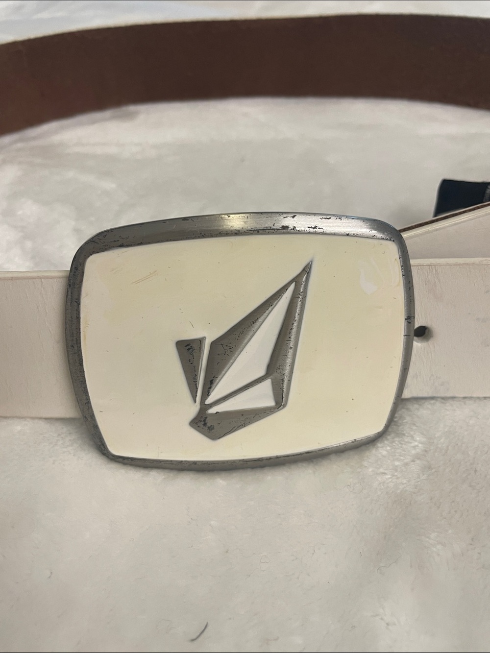 Volcom Men's Half Stone White Leather Belt with Logo Buckle - Picture 2 of 12